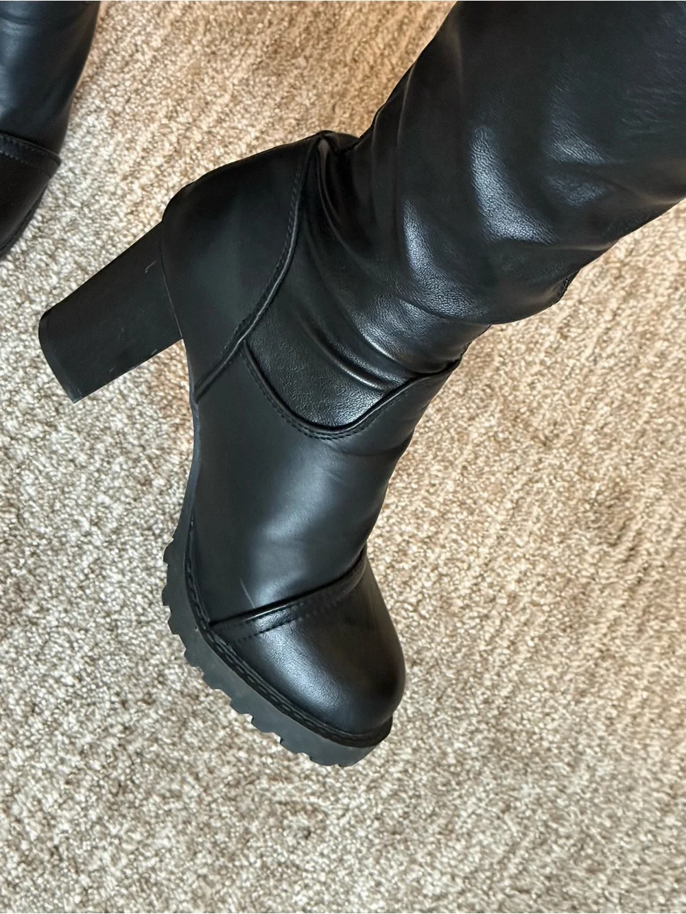 Over-the-Knee Black Women's Boots with Sleek Fit